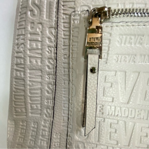 *Free w/Purchase*Steve Madden White Embossed Travel Take Along Tote Earbud Case - Picture 6 of 15